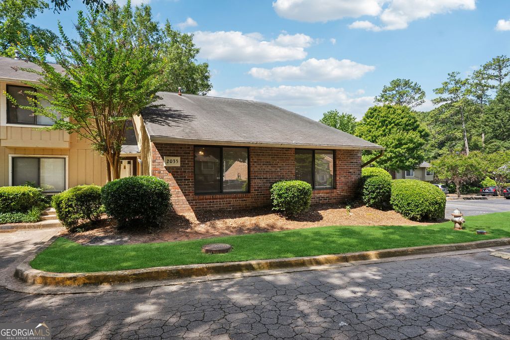 Photo of 2035 Powers Ferry Trace SE, Marietta, GA 30067 (MLS # 10741089)