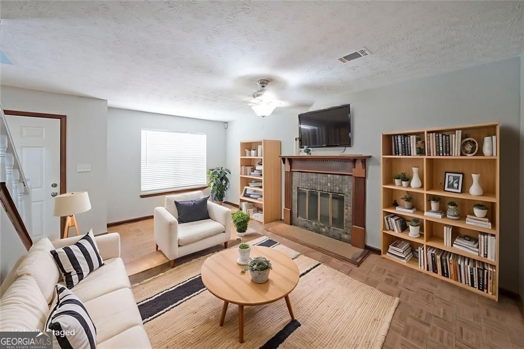 3087 Drexel LN