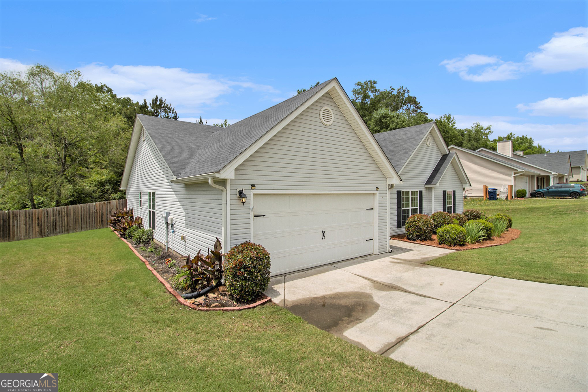 605 Embassy WALK