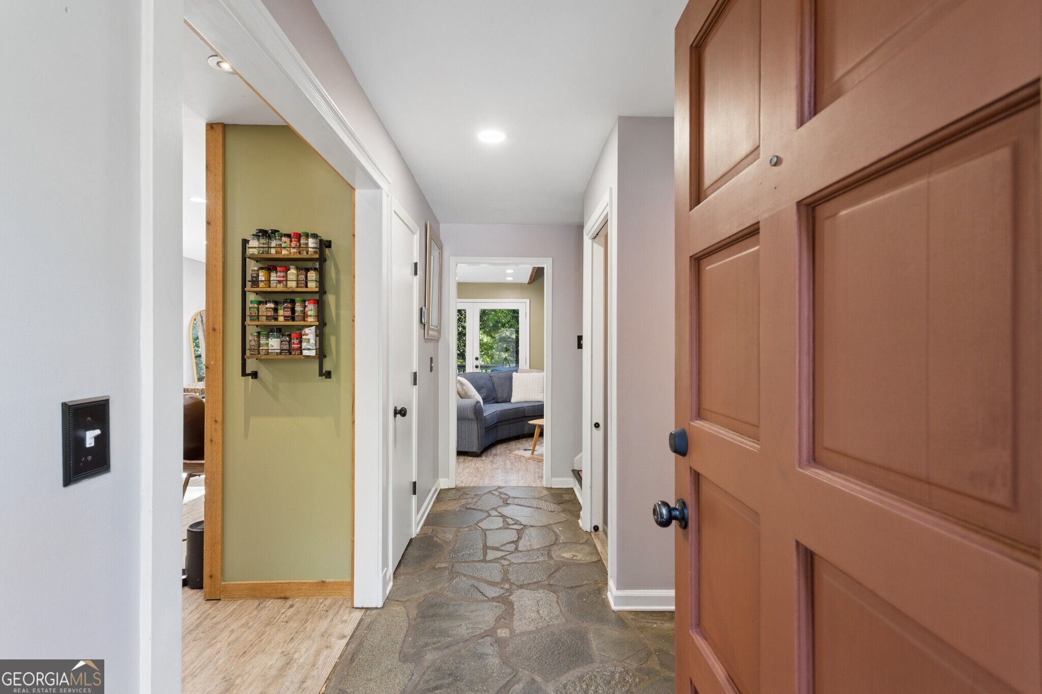 326 W Claiborne CT