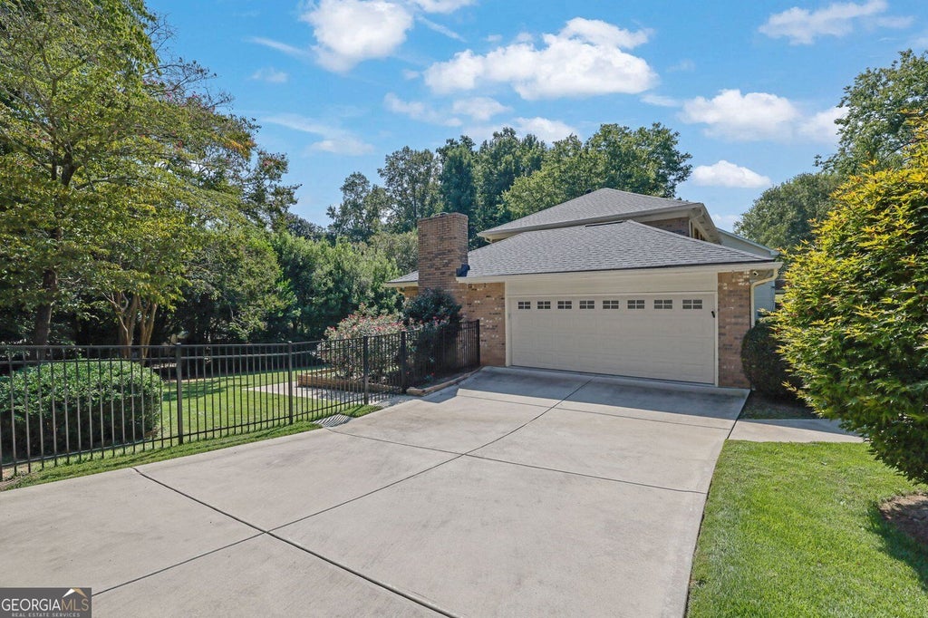 Photo of 5179 Meadowlake Drive, Dunwoody, GA 30338 (MLS # 10848885)