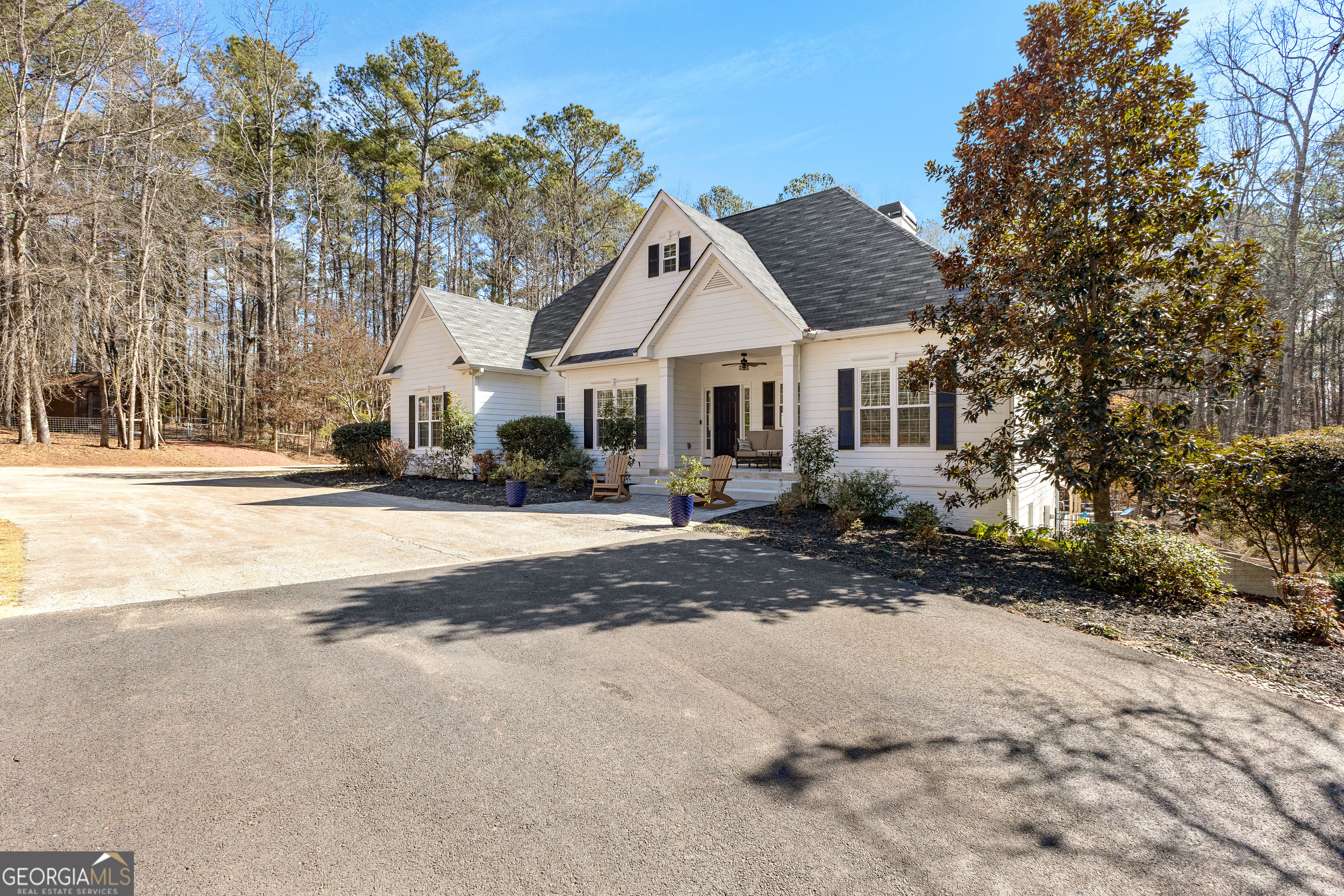 Peachtree City, Georgia 30269, United States, 5 Bedrooms Bedrooms, ,4 BathroomsBathrooms,Residential,Pending,82994