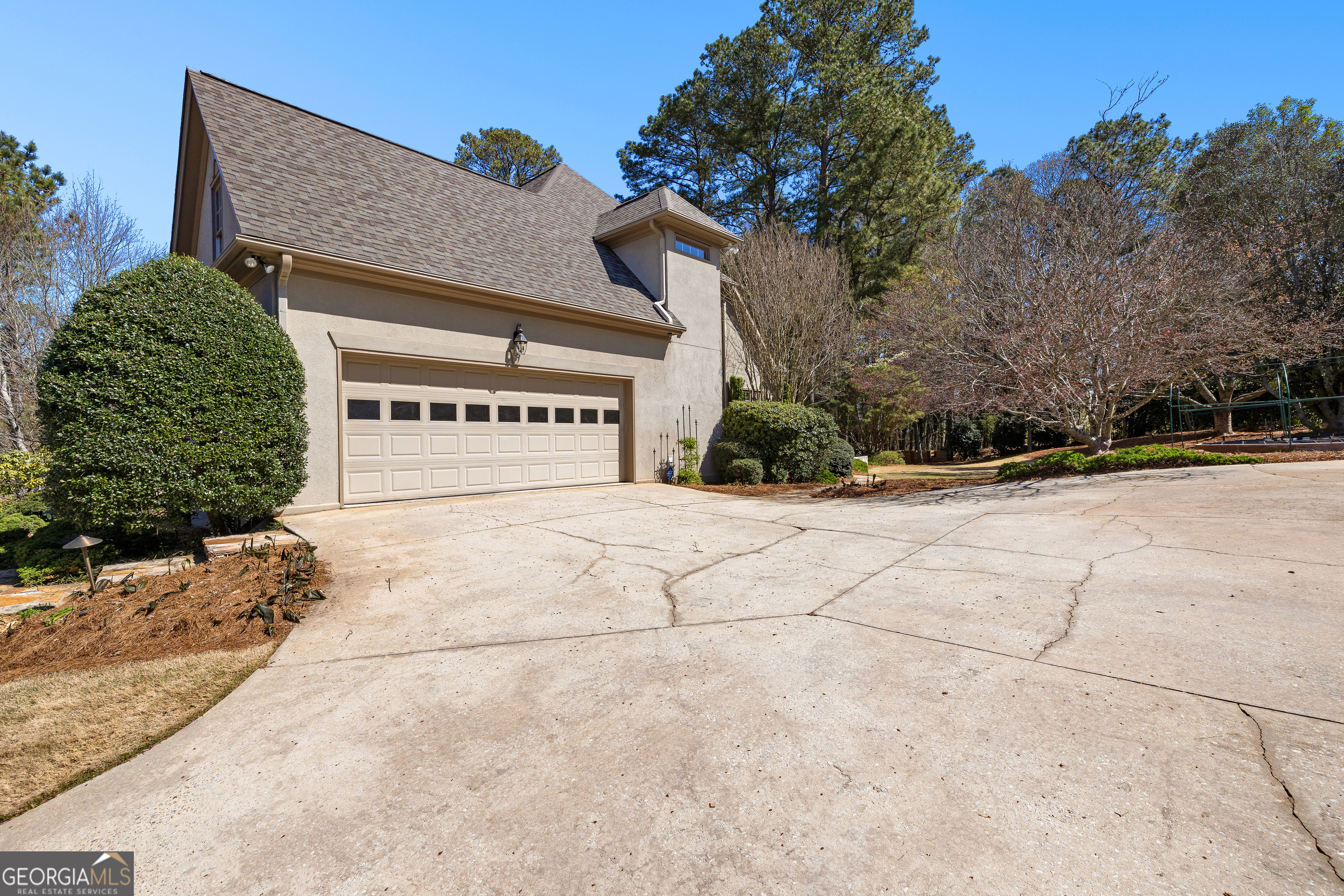 322 Loring LN