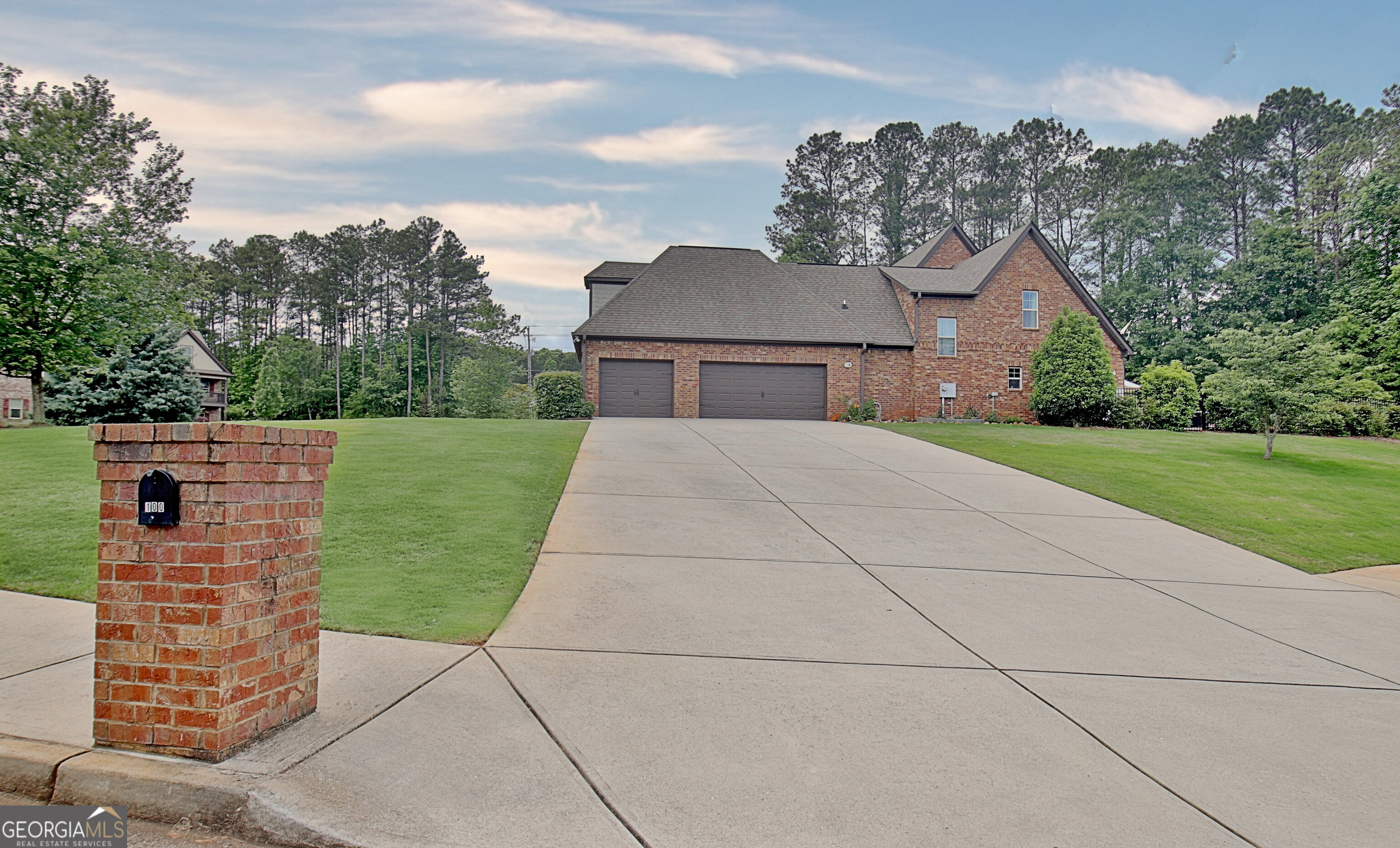 100 Woodcanoe CT