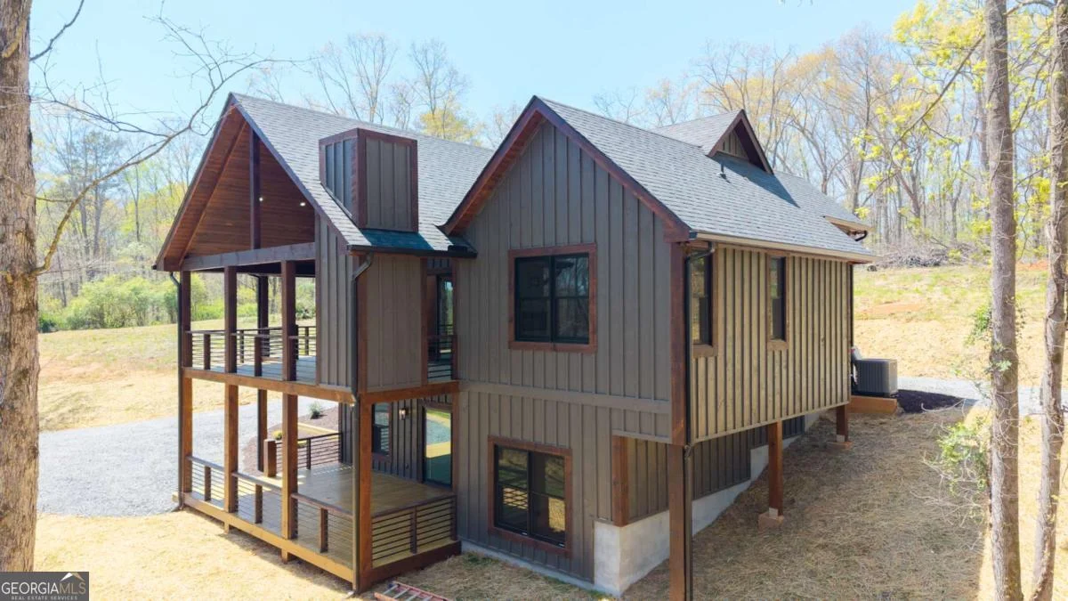1038 Bluebird Road