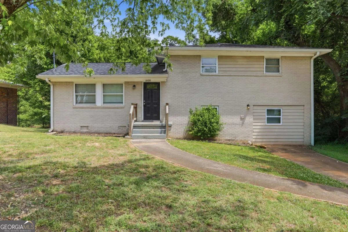 1608 W Austin Road