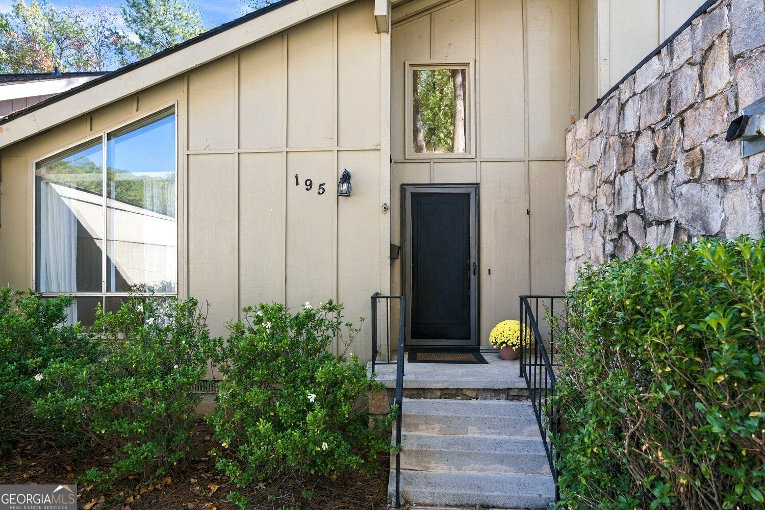 195 Southwind CIR