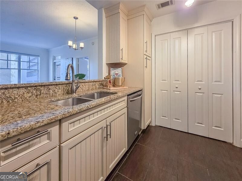 1101 Juniper ST NE 211