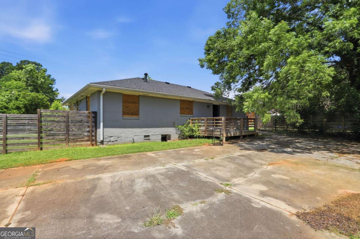 1416 Columbia DR