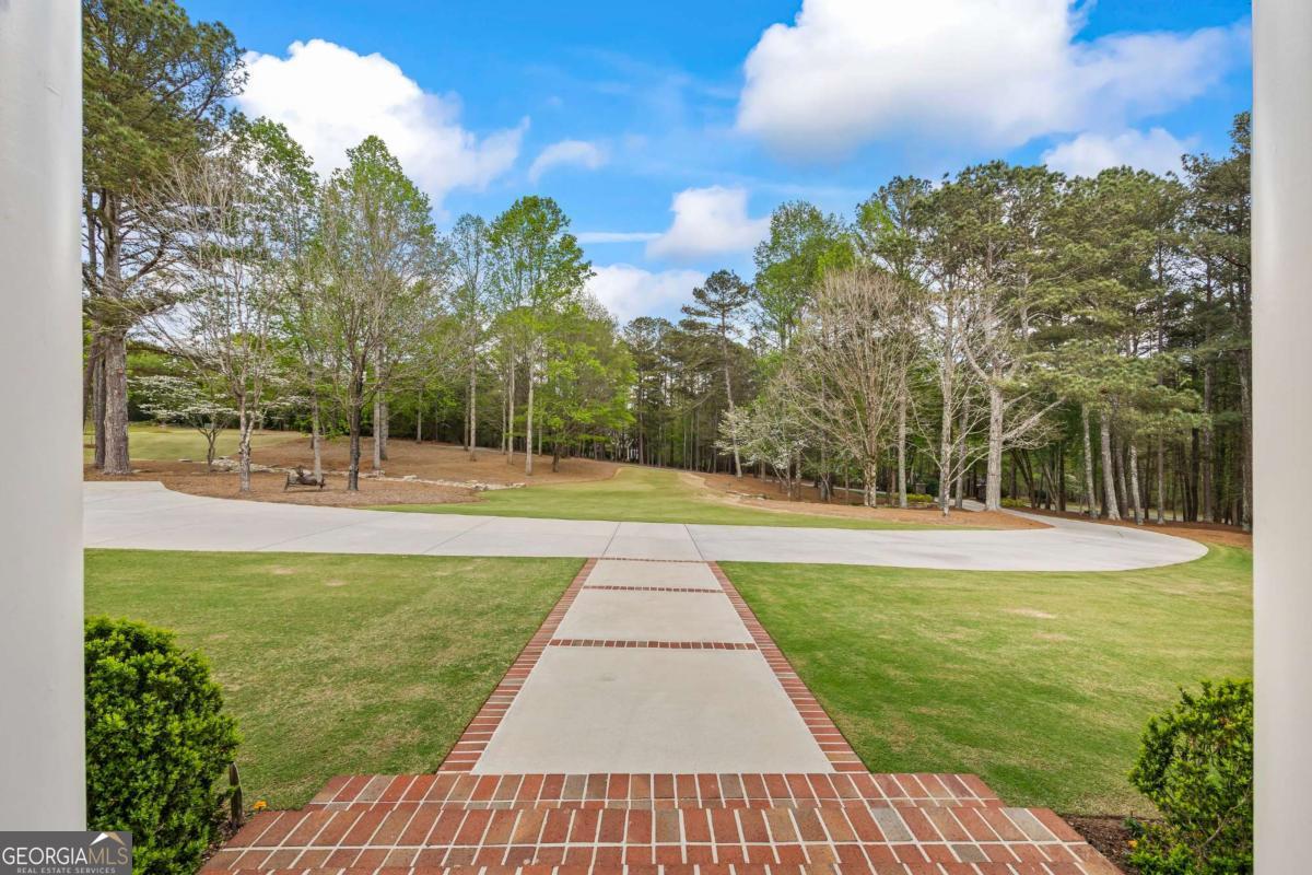 1900 Crystal Hills DR