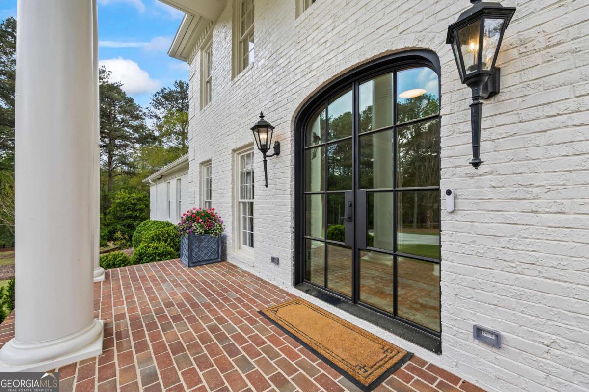 1900 Crystal Hills DR