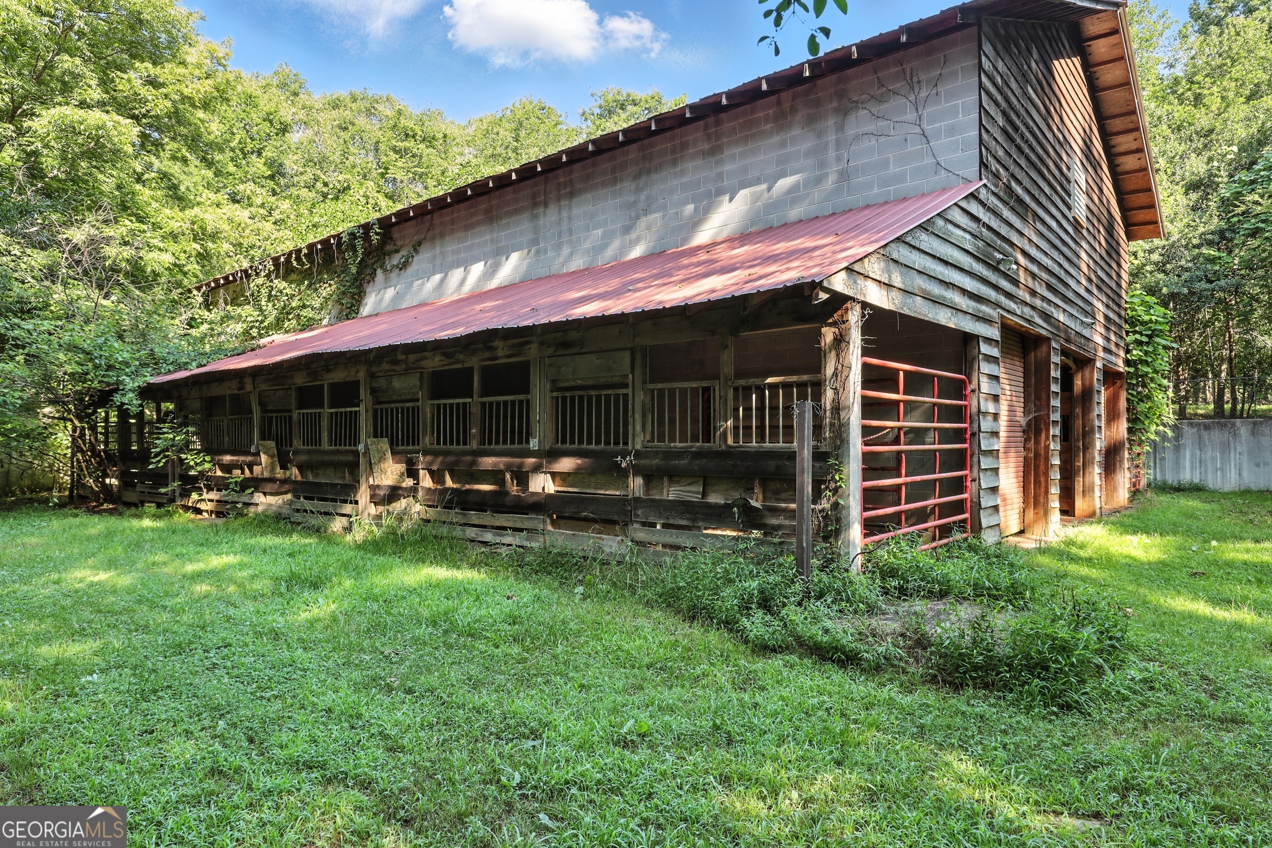 1592 Black Mountain RD