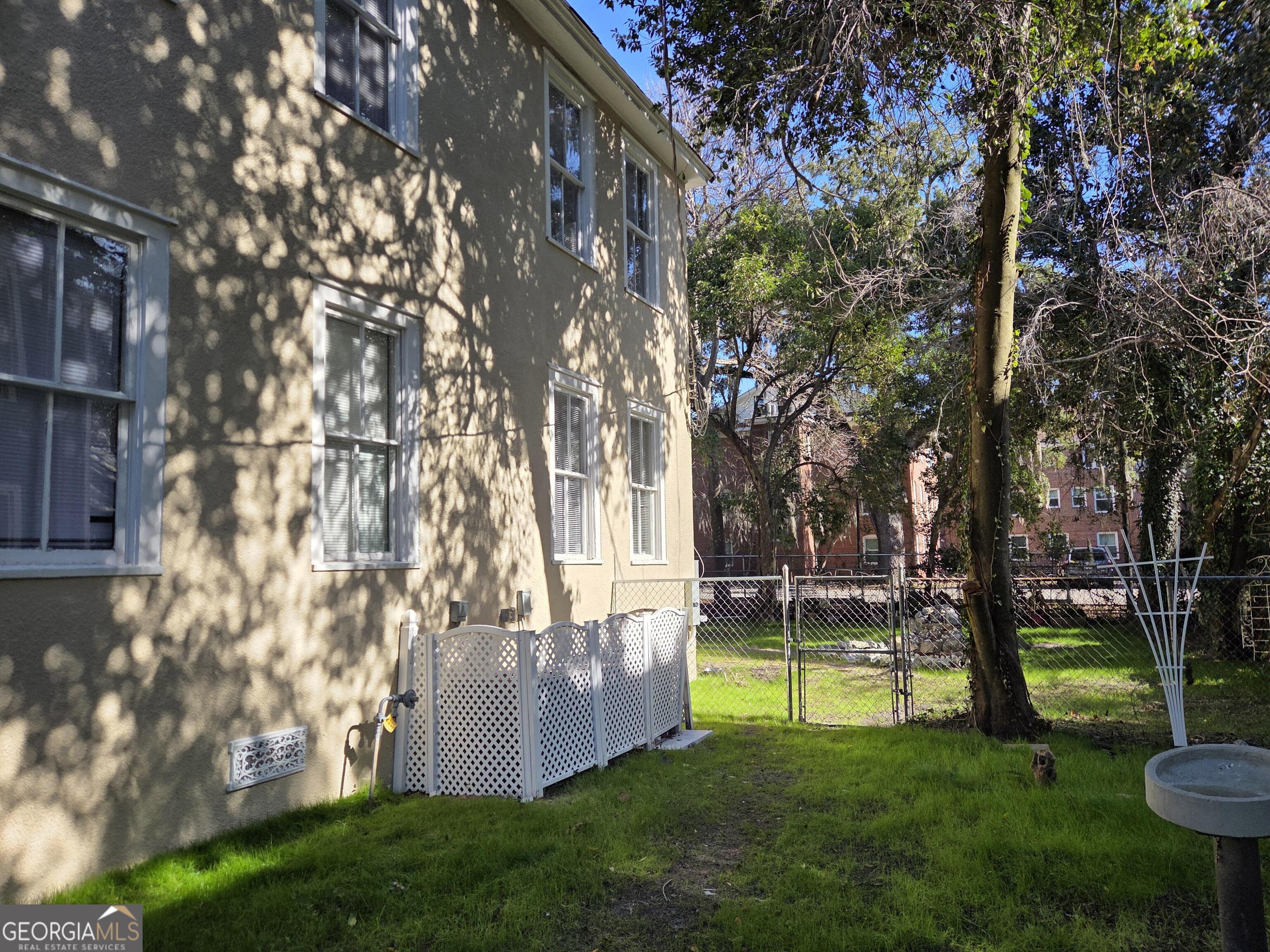 520 Ellis ST