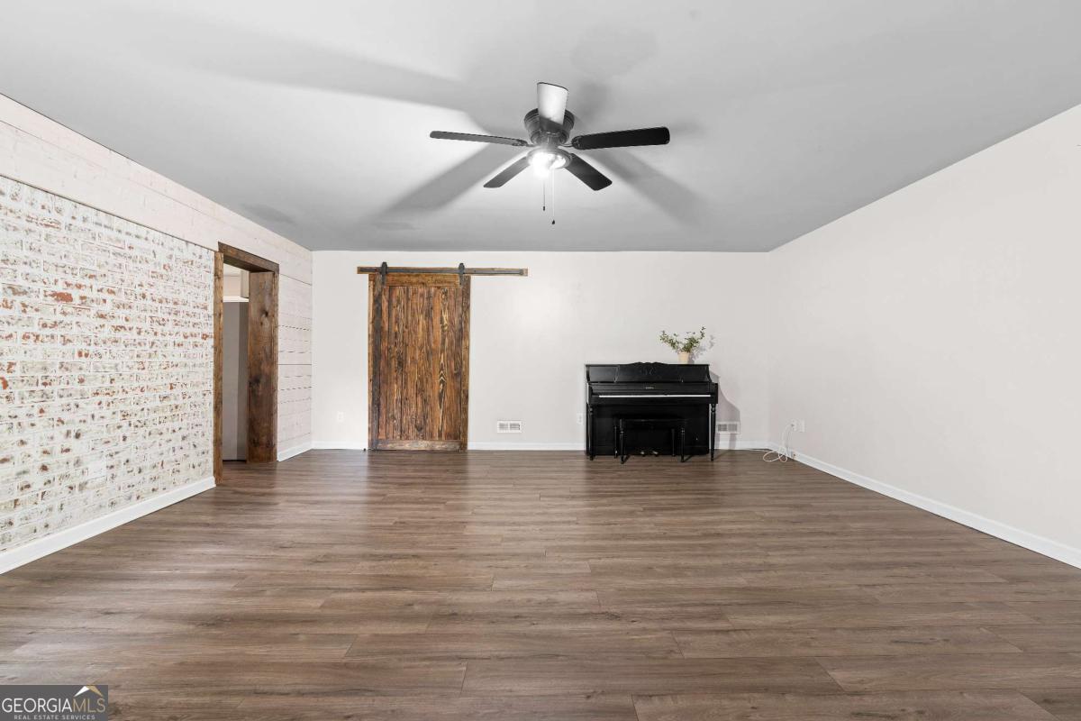 1217 Topaz LN