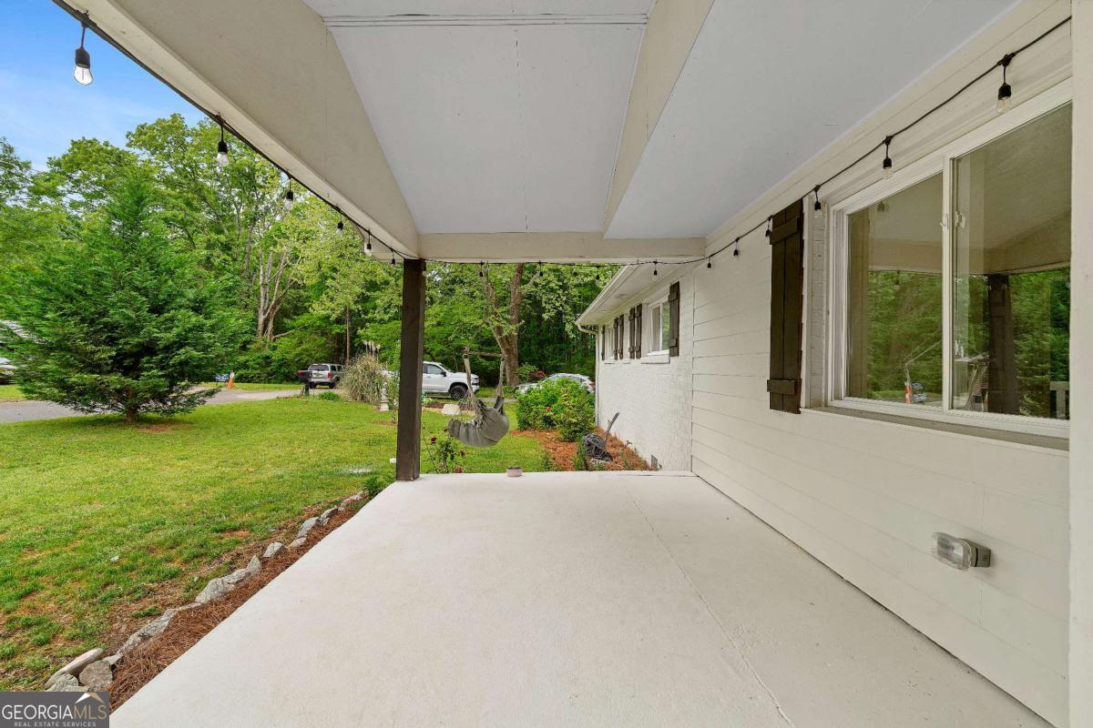 1217 Topaz LN