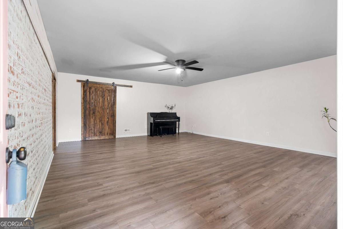 1217 Topaz LN