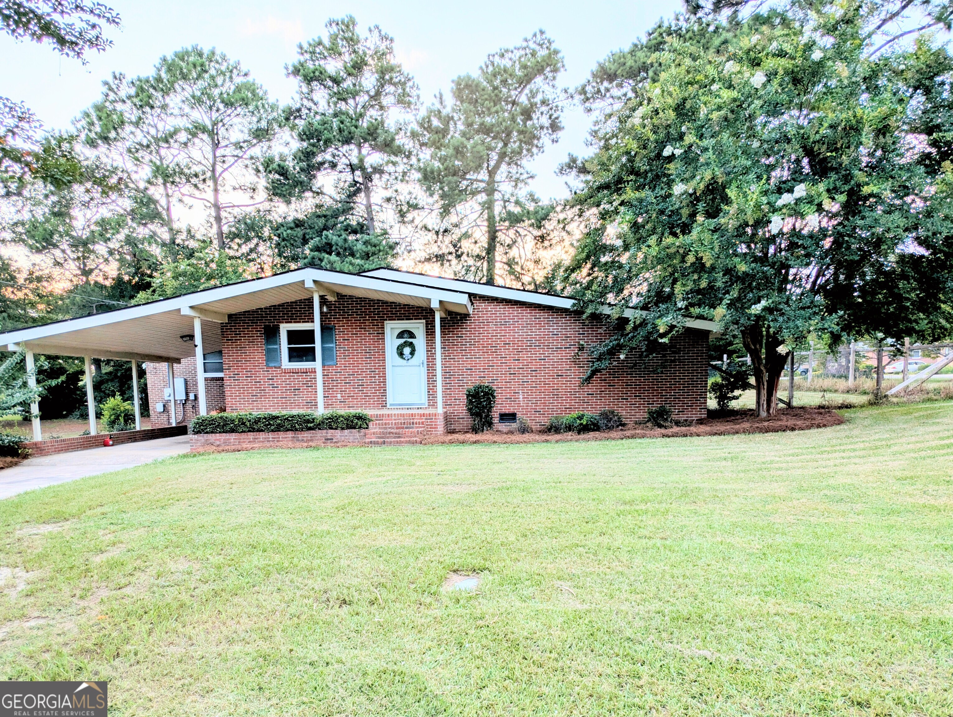 This 4 Bedroom 2.5 bathroom home sits on a double lot inside the Cochran city limits. The home sits on a 0.39 acre lot with the second lot containing 0.38 acres, for a combined lot size of 0.77 acres. Many rooms have been recently remodeled and updated. A portion of the yard has been fenced off to accommodate pets. Close proximity to the public schools, the college, shopping, and restaurants.