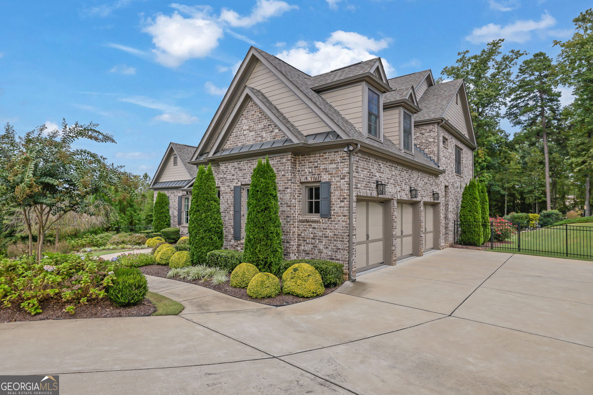 1013 Summit View LN