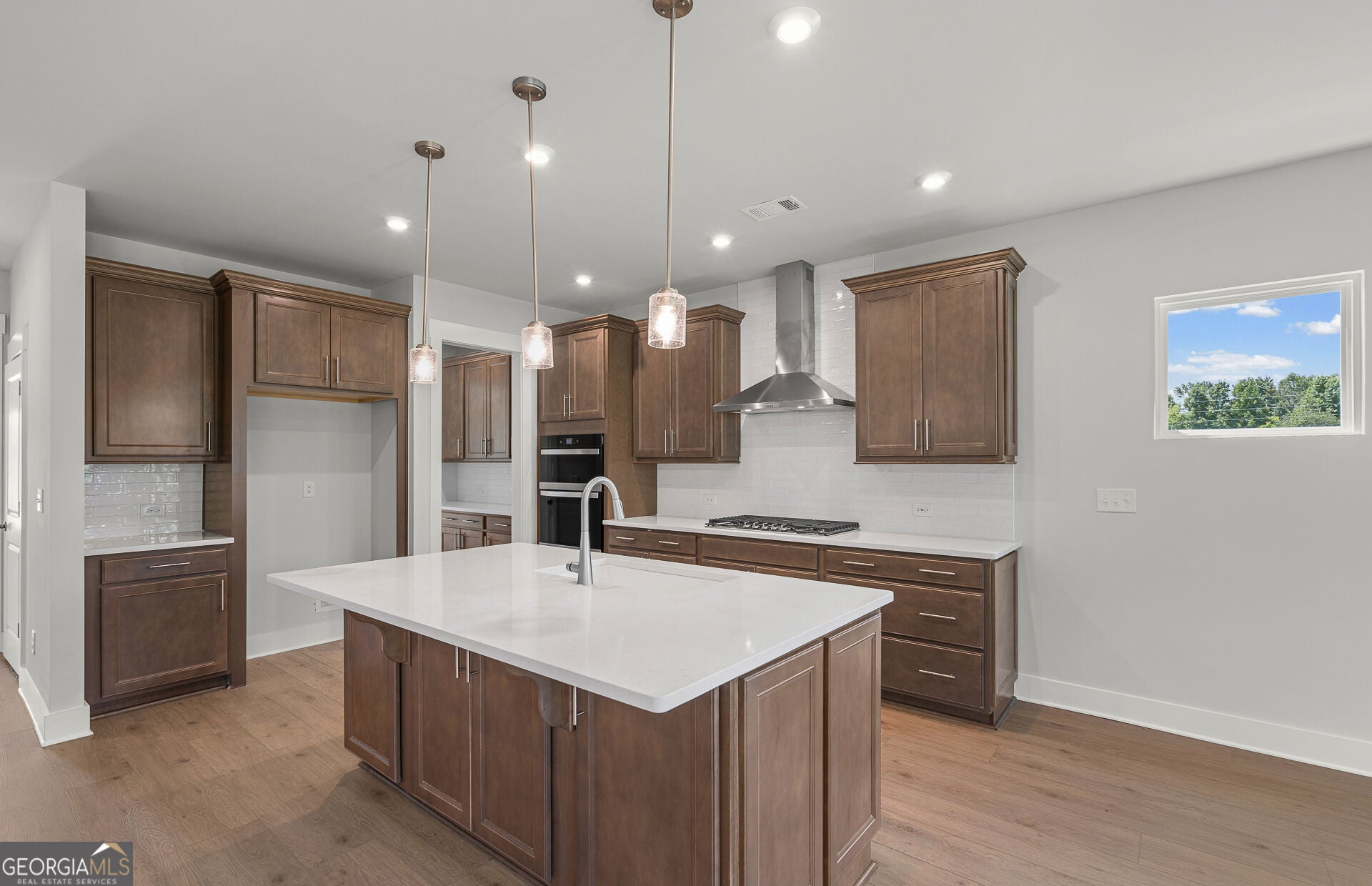 235 Lucas CT