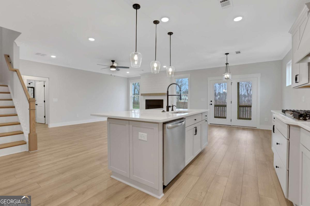 192 Candlewood LN