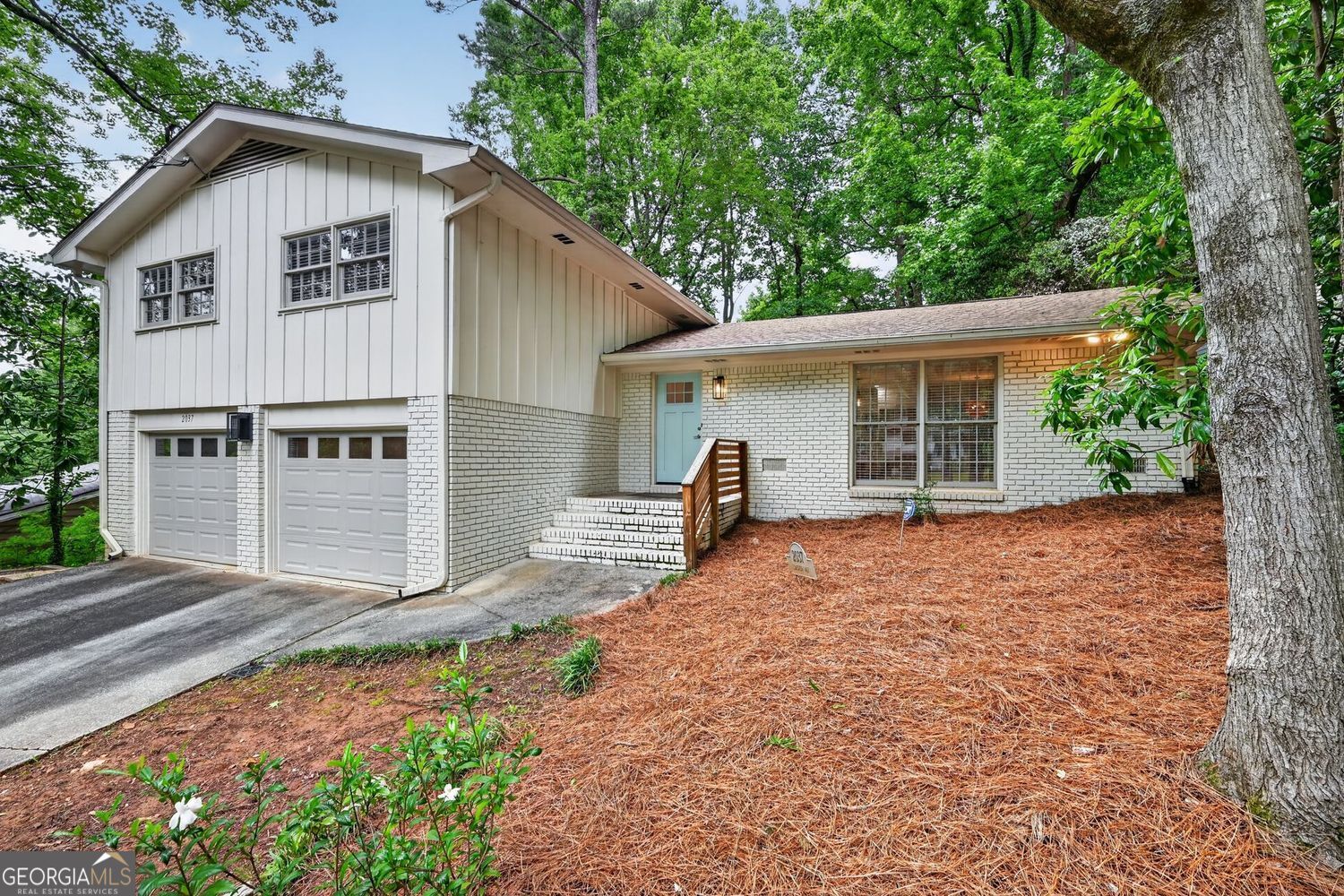2037 Longview WAY