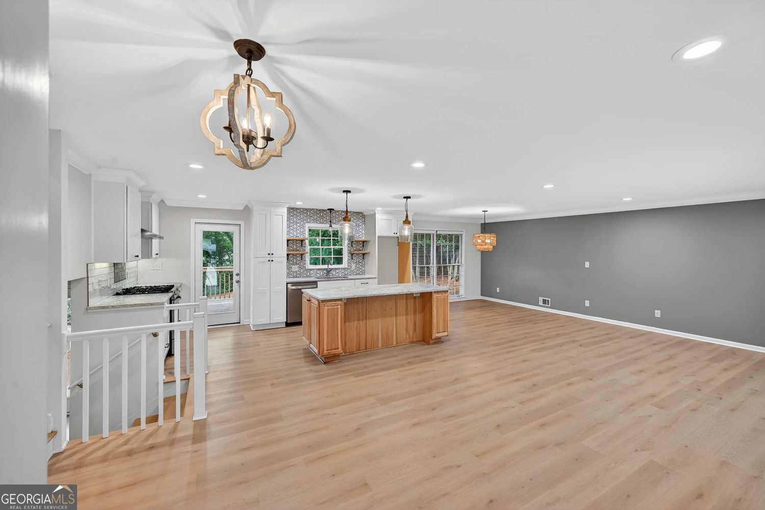 2037 Longview WAY
