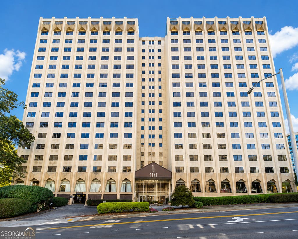 Photo of 2479 Peachtree Road NE #APT 1003, Atlanta, GA 30305 (MLS # 10811532)