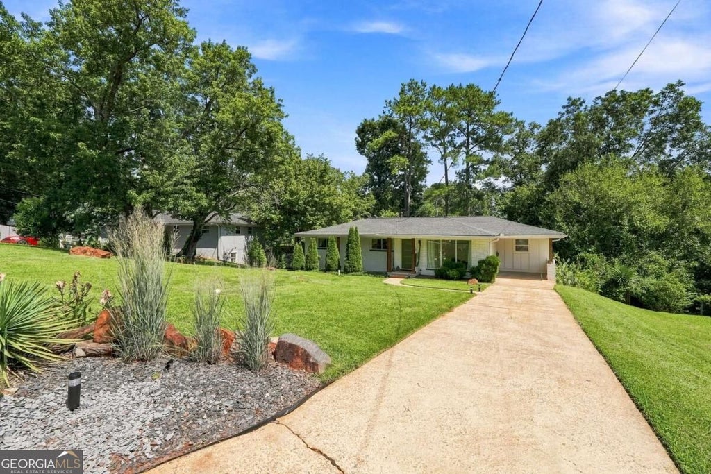 Photo of 2934 Lynda Place, Decatur, GA 30032 (MLS # 10881074)