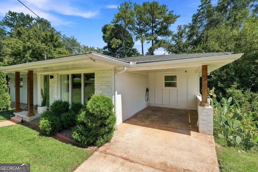 Photo of 2934 Lynda Place, Decatur, GA 30032 (MLS # 10881074)
