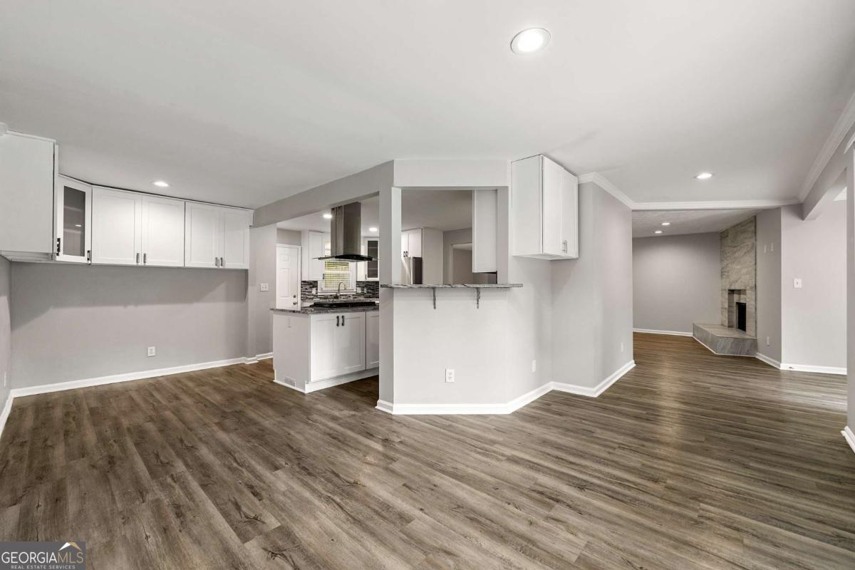 3020 Karen LN