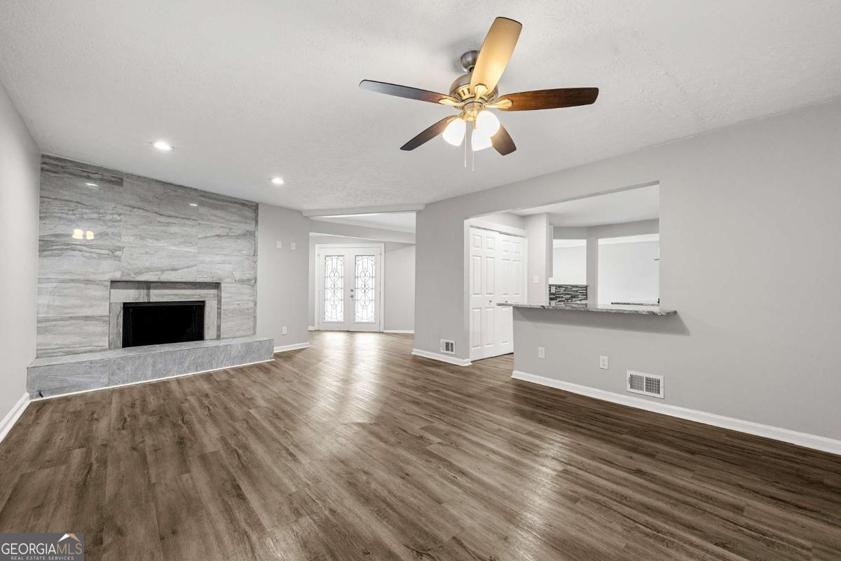 3020 Karen LN