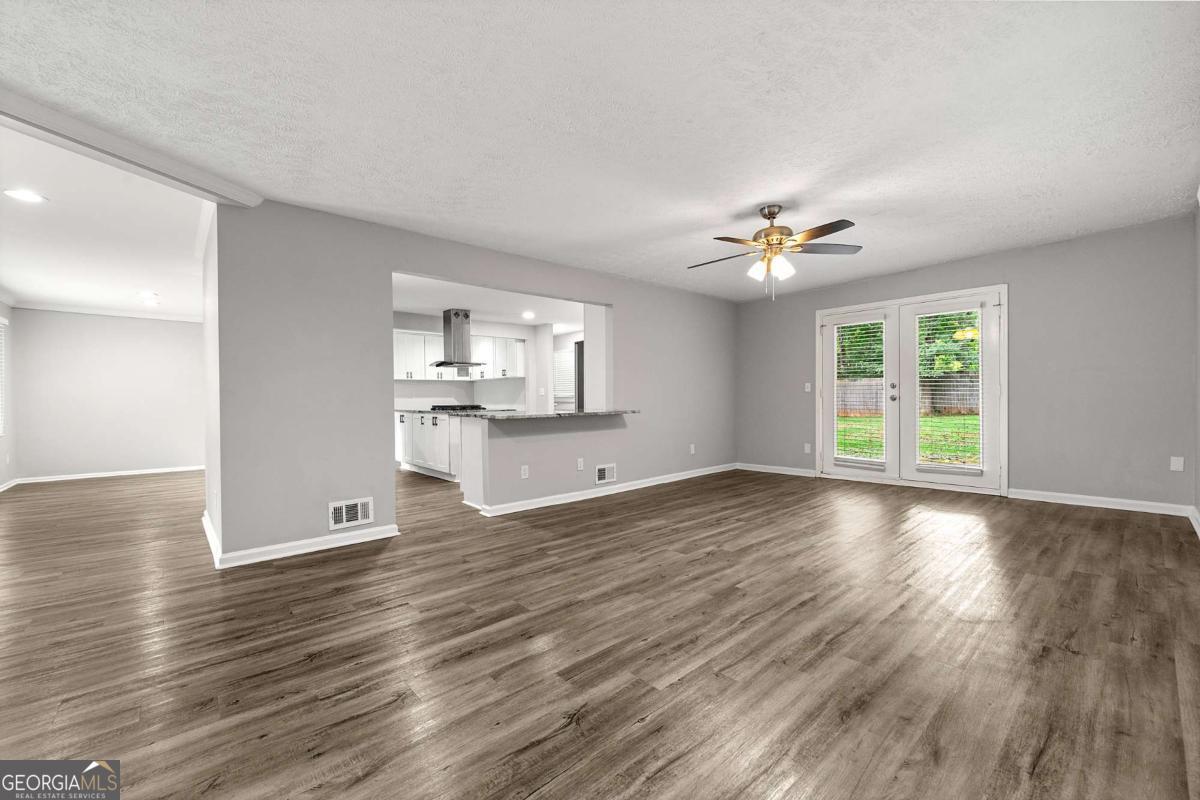 3020 Karen LN