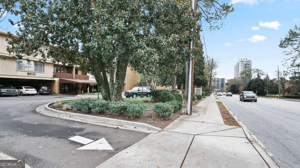 Photo of 2637 Peachtree Road NE #207, Atlanta, GA 30305 (MLS # 10685217)