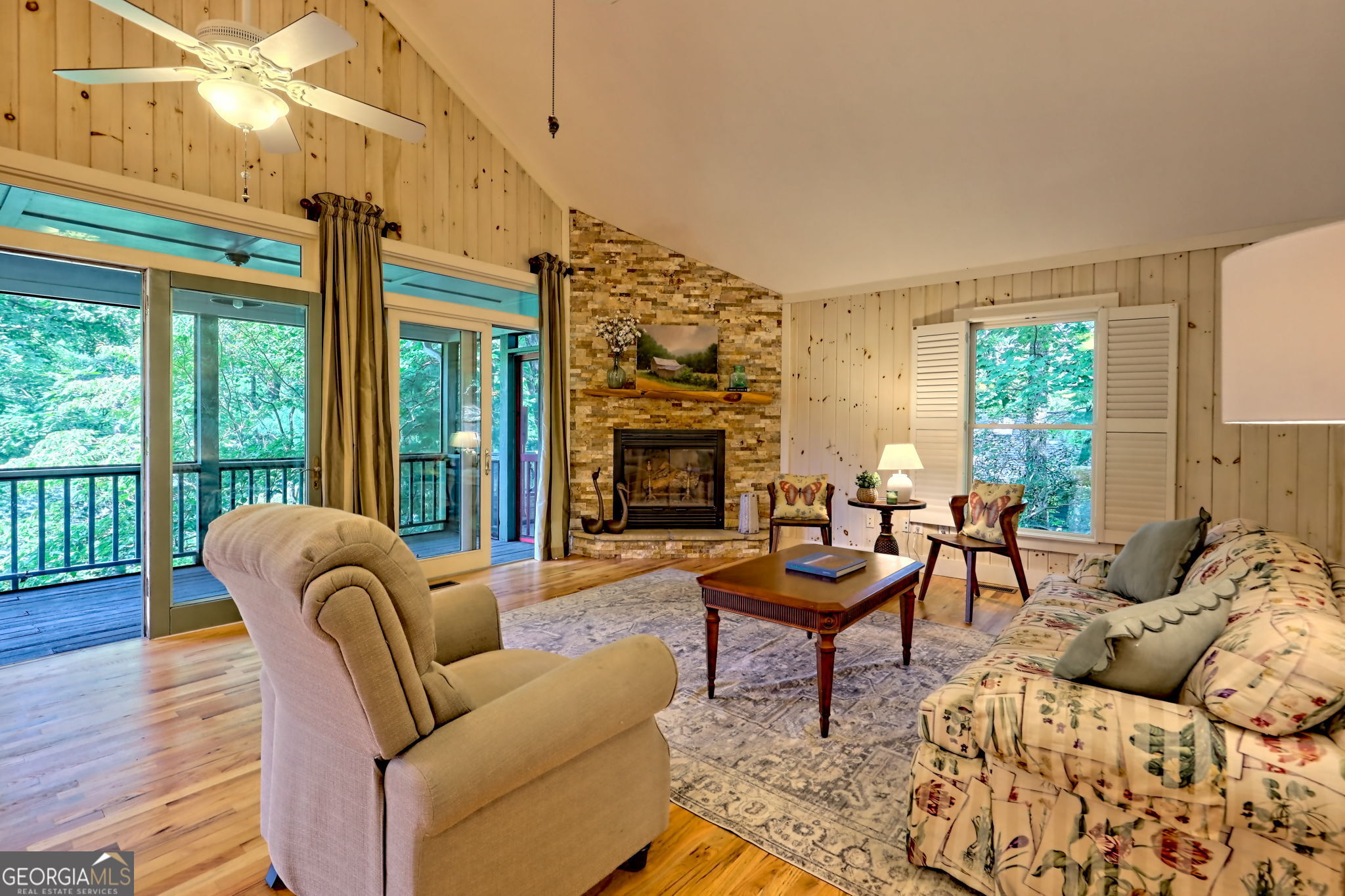 Clarkesville, Georgia 30523, United States, 4 Bedrooms Bedrooms, ,3 BathroomsBathrooms,Residential,Active,199997