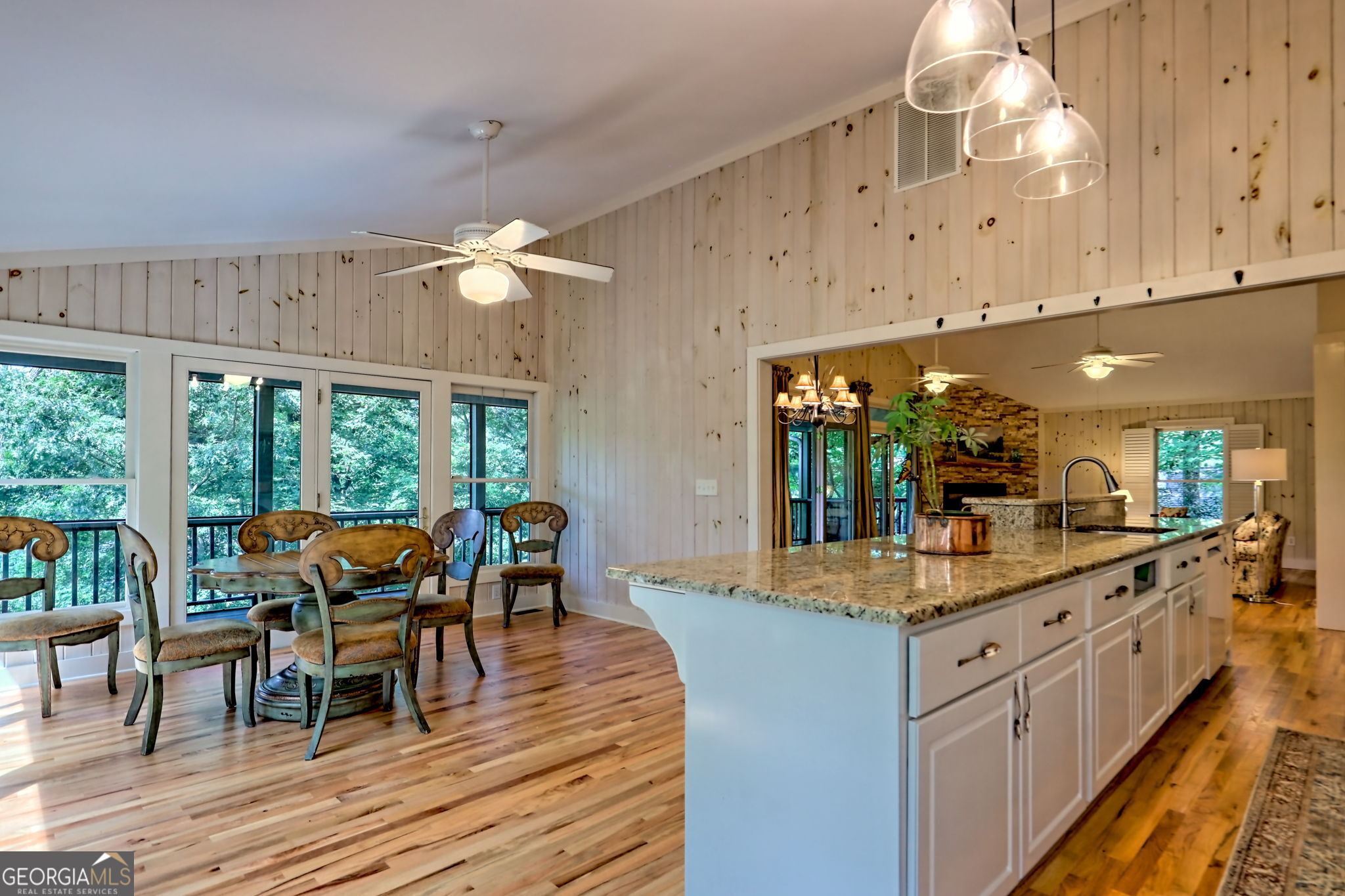 Clarkesville, Georgia 30523, United States, 4 Bedrooms Bedrooms, ,3 BathroomsBathrooms,Residential,Active,199997