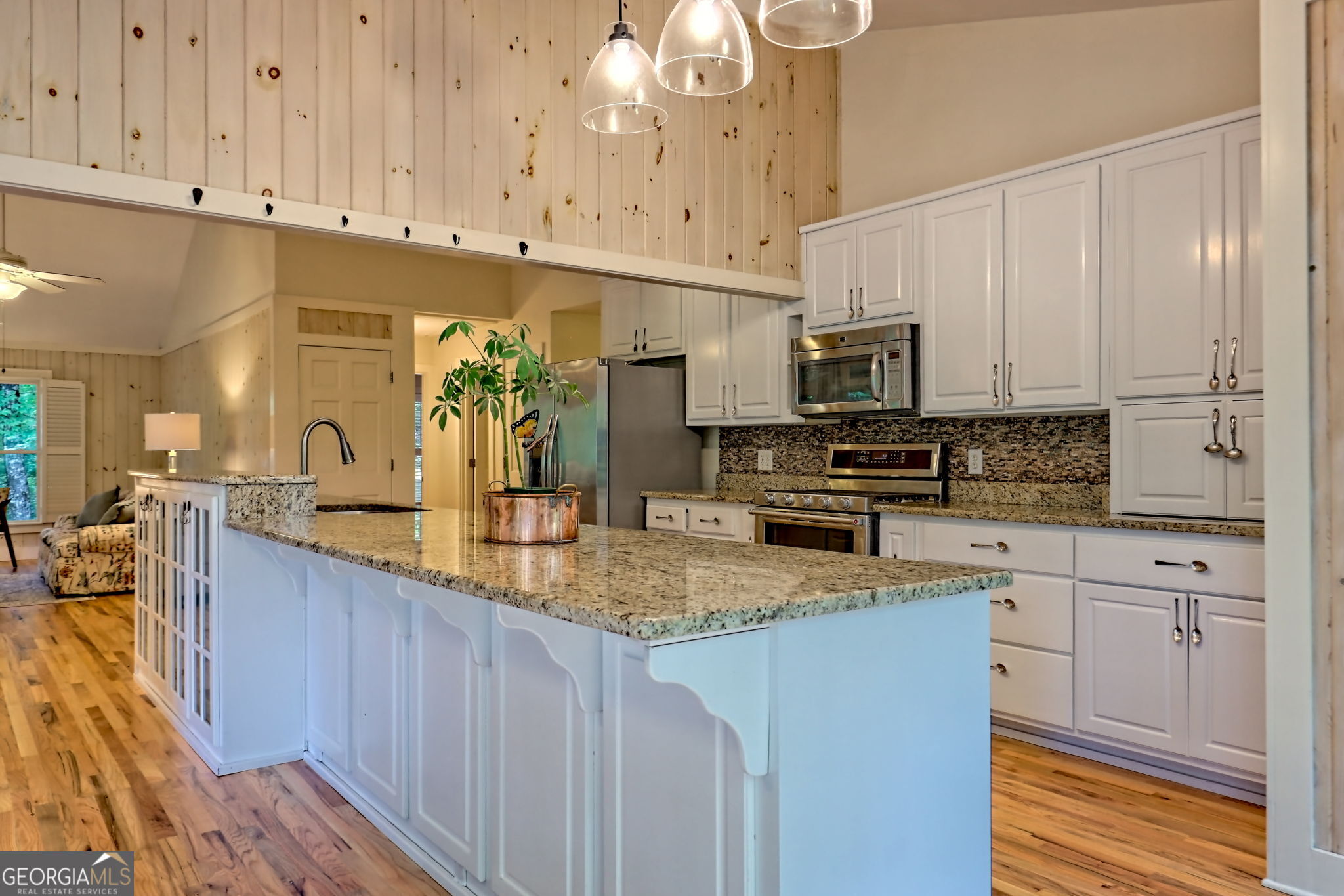 Clarkesville, Georgia 30523, United States, 4 Bedrooms Bedrooms, ,3 BathroomsBathrooms,Residential,Active,199997