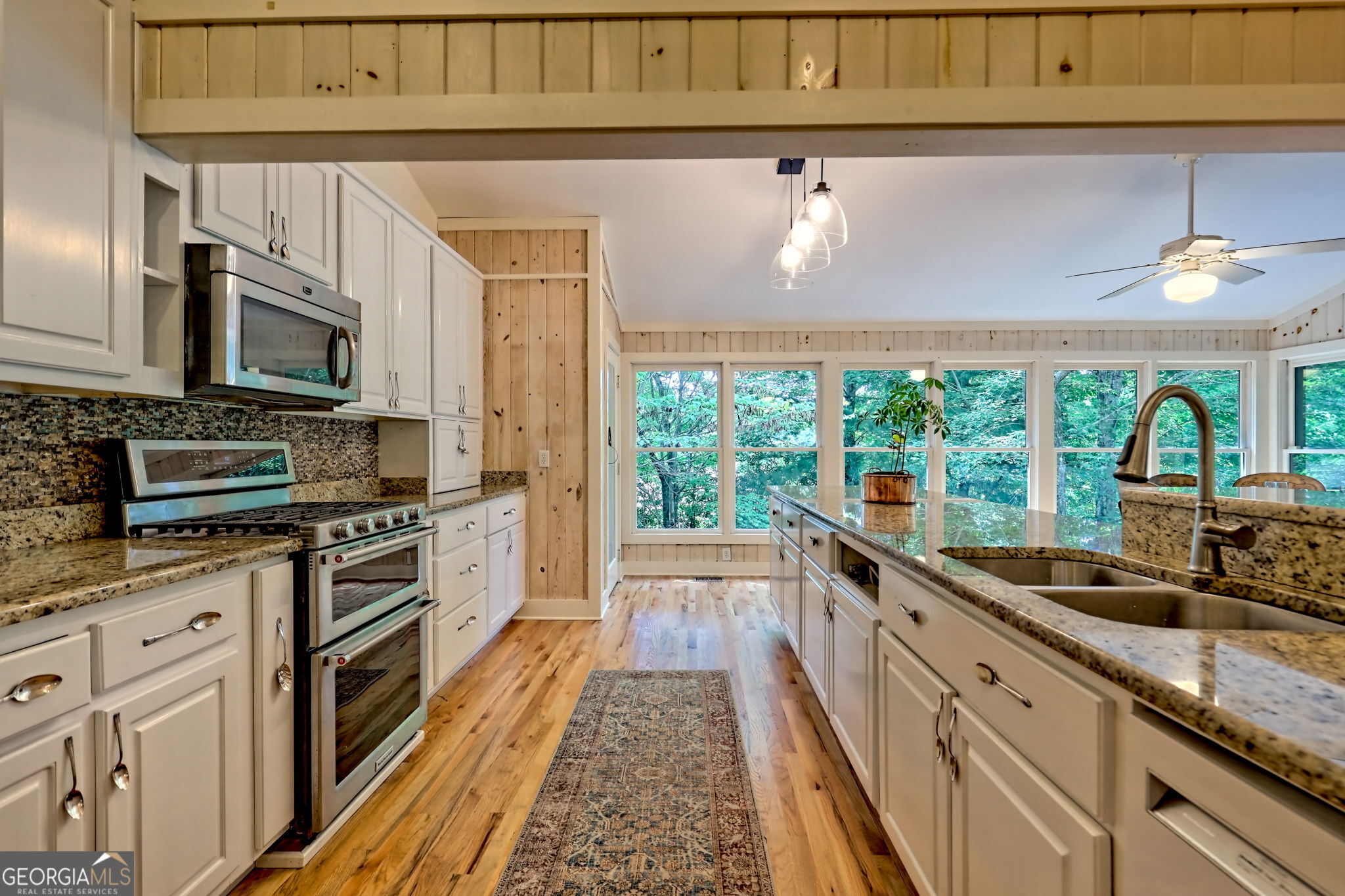 Clarkesville, Georgia 30523, United States, 4 Bedrooms Bedrooms, ,3 BathroomsBathrooms,Residential,Active,199997