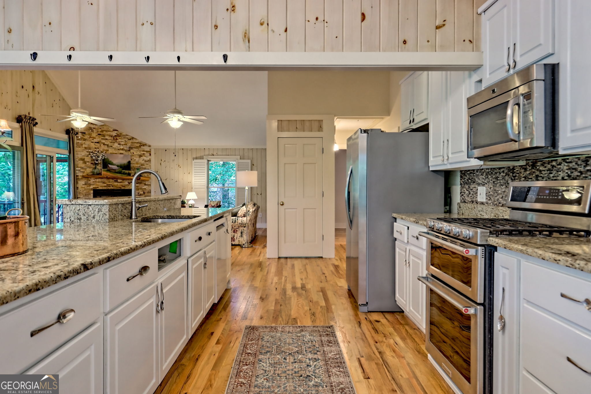 Clarkesville, Georgia 30523, United States, 4 Bedrooms Bedrooms, ,3 BathroomsBathrooms,Residential,Active,199997