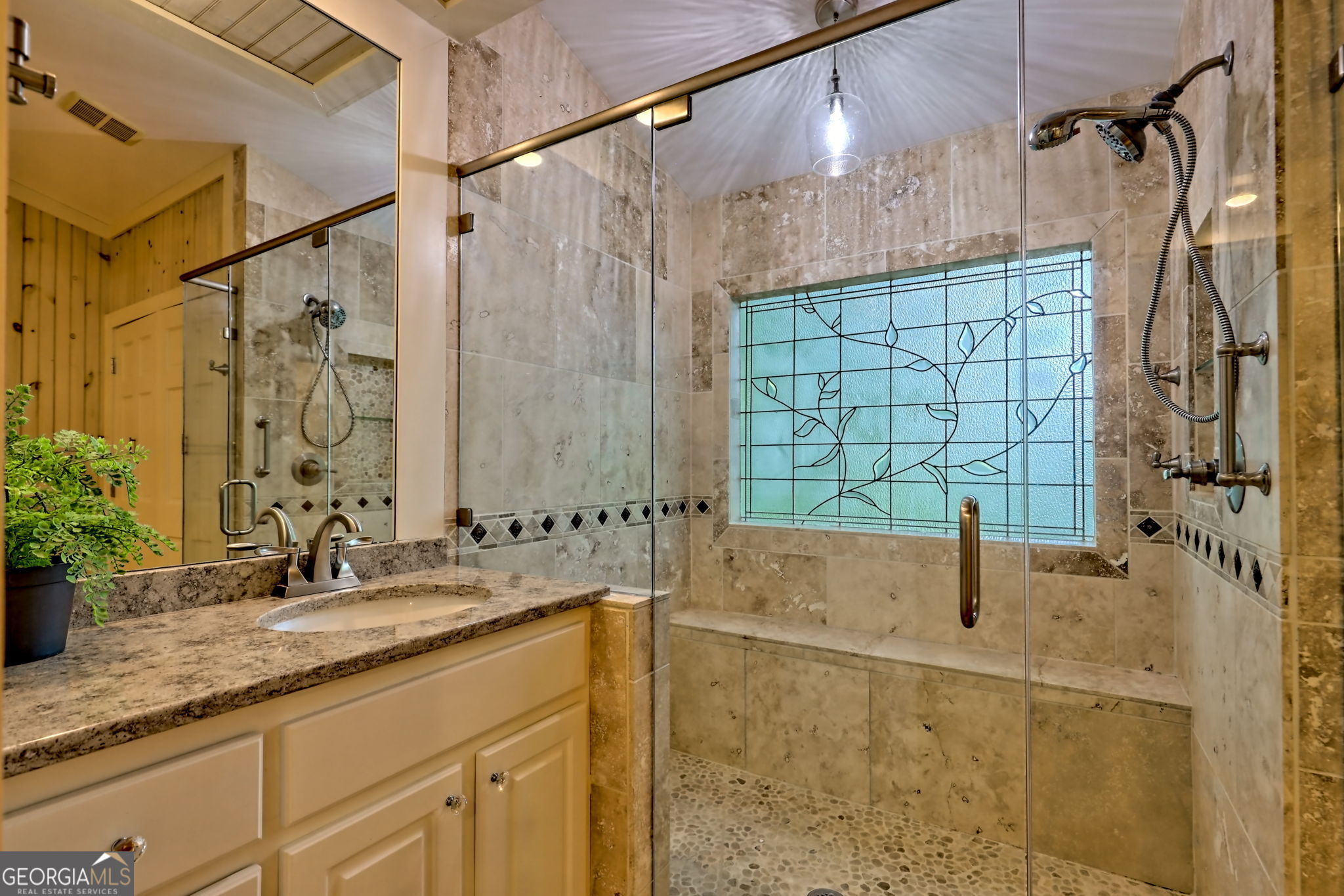 Clarkesville, Georgia 30523, United States, 4 Bedrooms Bedrooms, ,3 BathroomsBathrooms,Residential,Active,199997