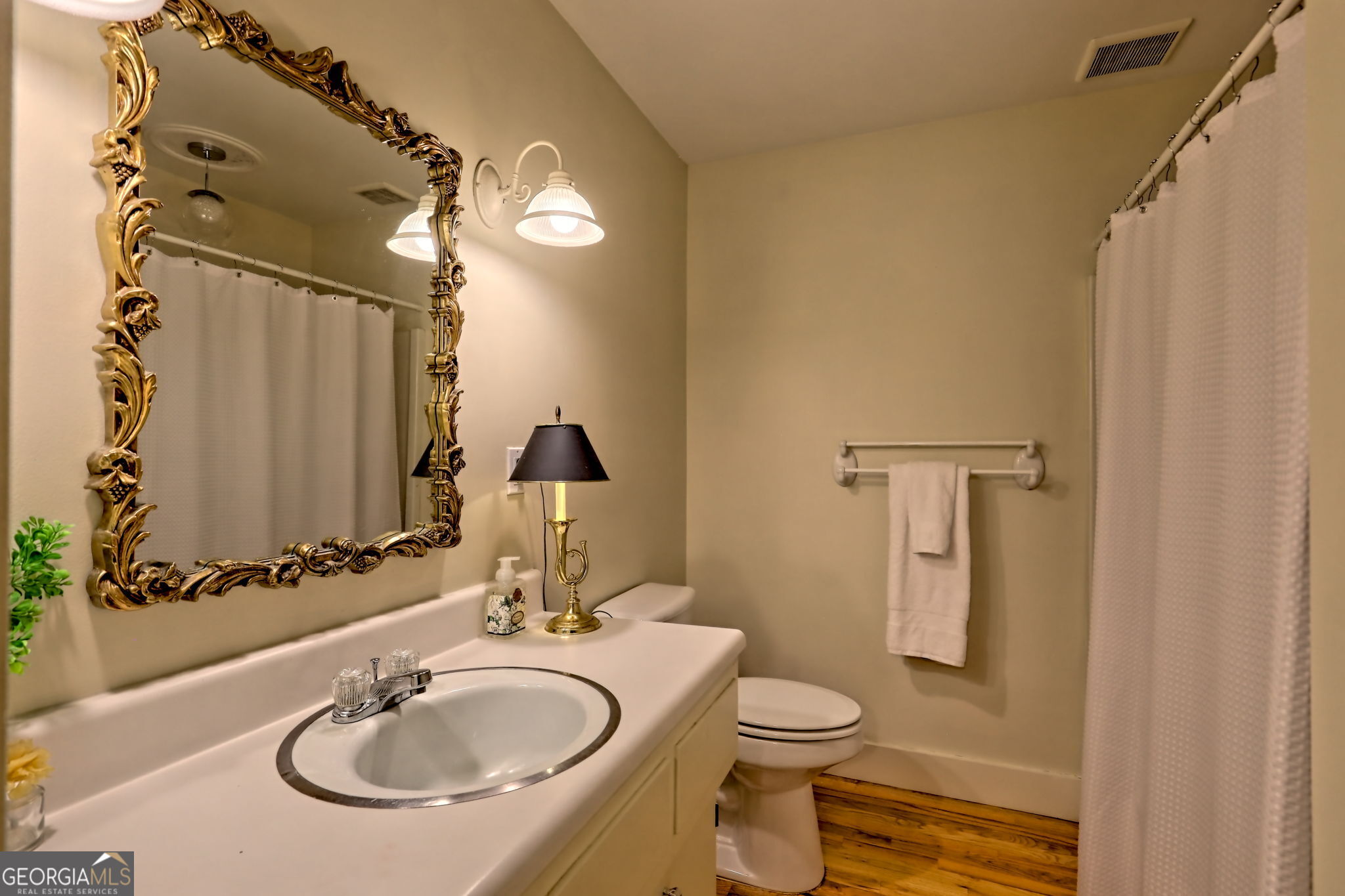 Clarkesville, Georgia 30523, United States, 4 Bedrooms Bedrooms, ,3 BathroomsBathrooms,Residential,Active,199997