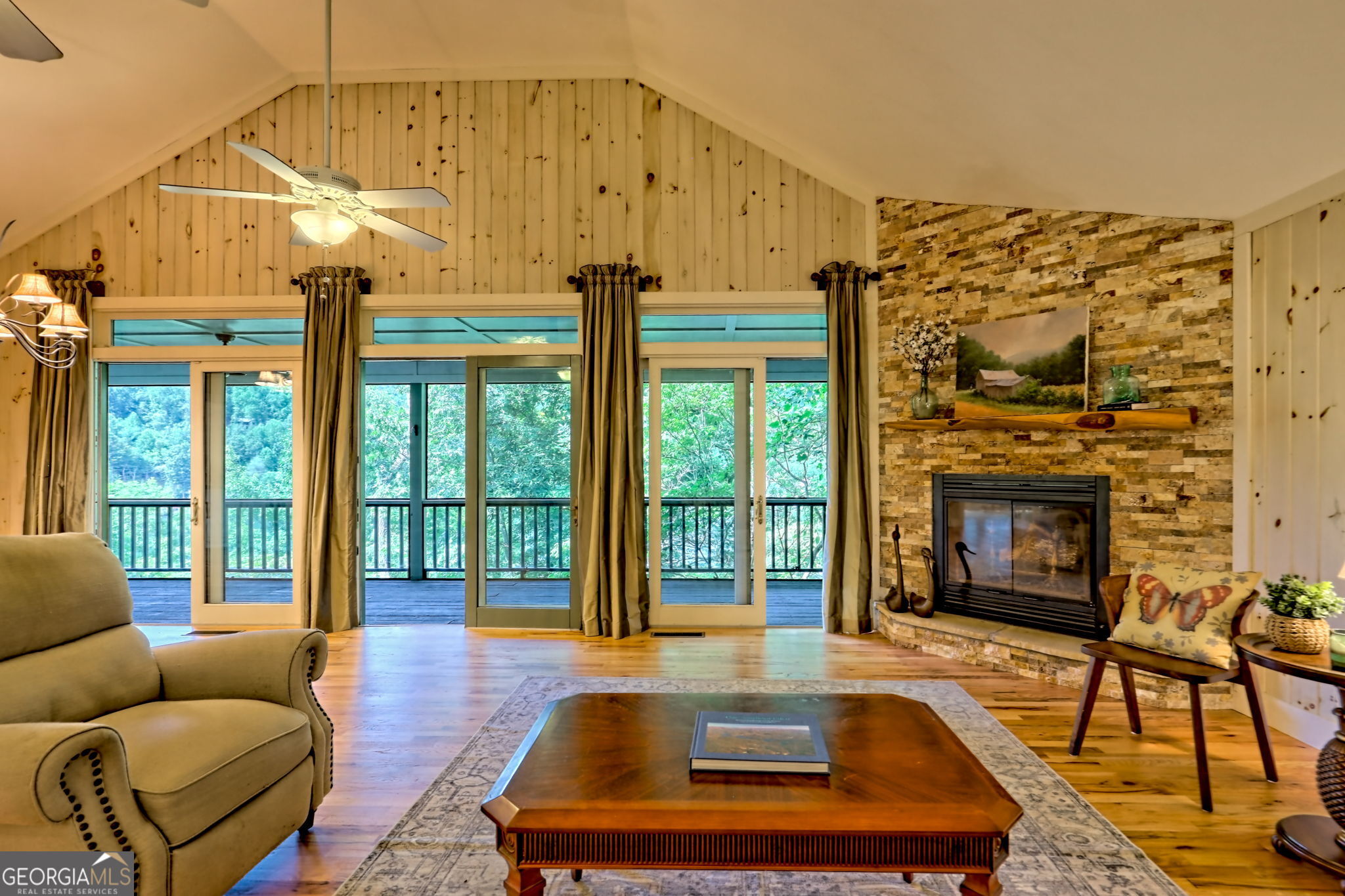 Clarkesville, Georgia 30523, United States, 4 Bedrooms Bedrooms, ,3 BathroomsBathrooms,Residential,Active,199997