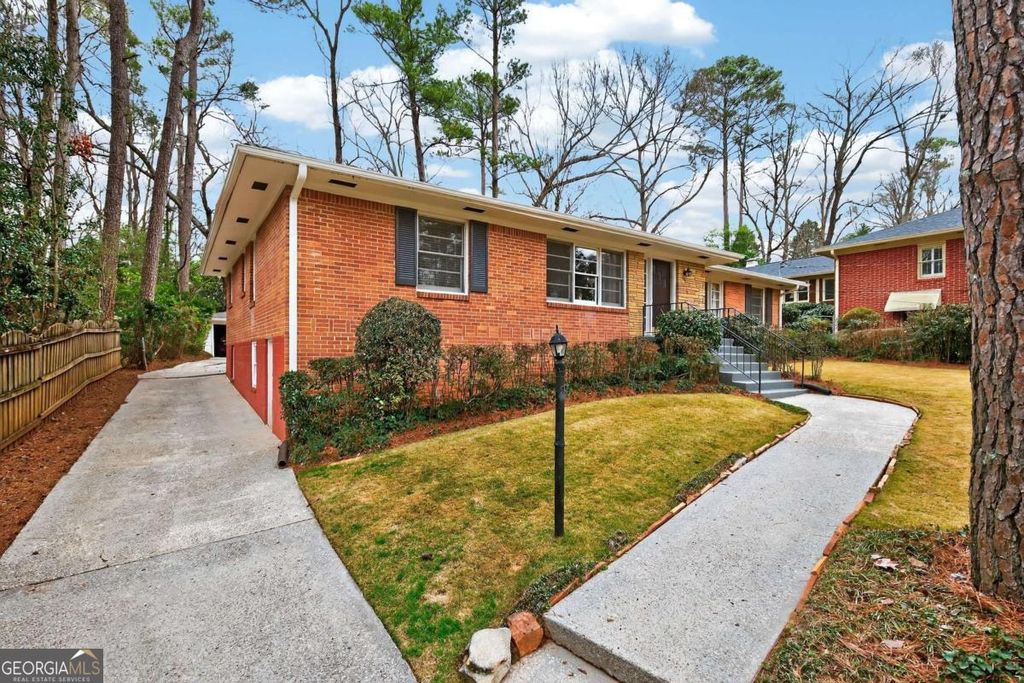 Photo of 827 Pinetree Drive, Decatur, GA 30030 (MLS # 10705988)