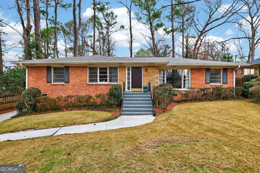 Photo of 827 Pinetree Drive, Decatur, GA 30030 (MLS # 10705988)