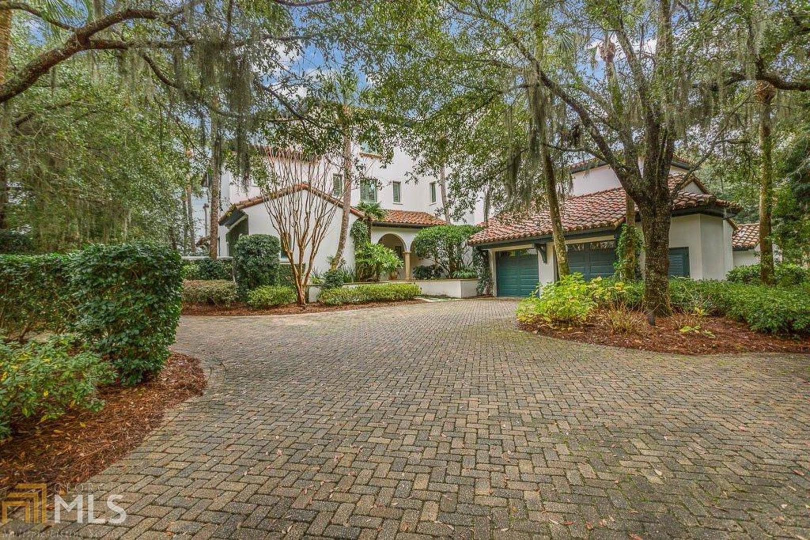 Gorgeous cottage nestled on the Hampton River offers a deep water dock, as well as beautiful views of little St. Simons Island, Atlantic Ocean and marshes of Glynn. Entrance foyer leads to living room with fireplace, light-filled kitchen with custom cabinets, granite countertop, island and opens to the den looking the river. Manicured grounds consist of outside fireplace, pool, hot tub, bar area and deep water dock- ideal for entertaining.