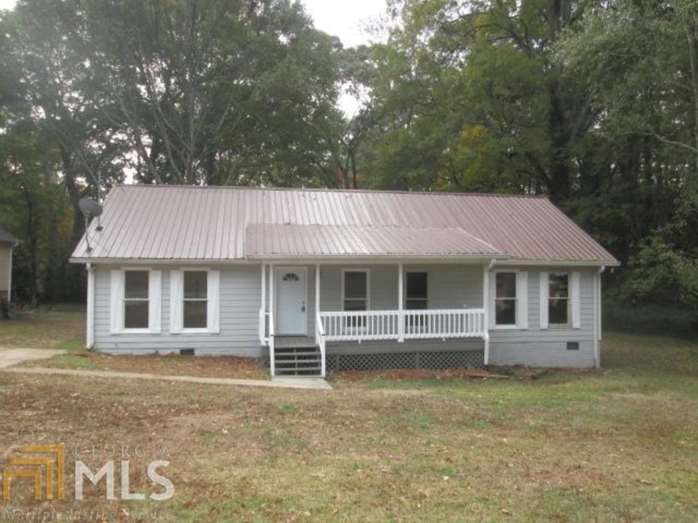 TOTALLY RENOVATED! GREAT KITCHEN WITH LOTS OF CABINETS, DOUBLE PANE WINDOWS, BEAUTIFUL FLOORS. CONCRETE DRIVEWAY. NICE WIRED OUT BUILDING (WORKSHOP). 3 BEDROOM-2 BATHS, SPLIT BEDROOM PLAN. BACK DECK, CONVENIENT TO BANKING AND SHOPPING. MOVE IN READY. FHA,VA OR CONVENTIONAL.