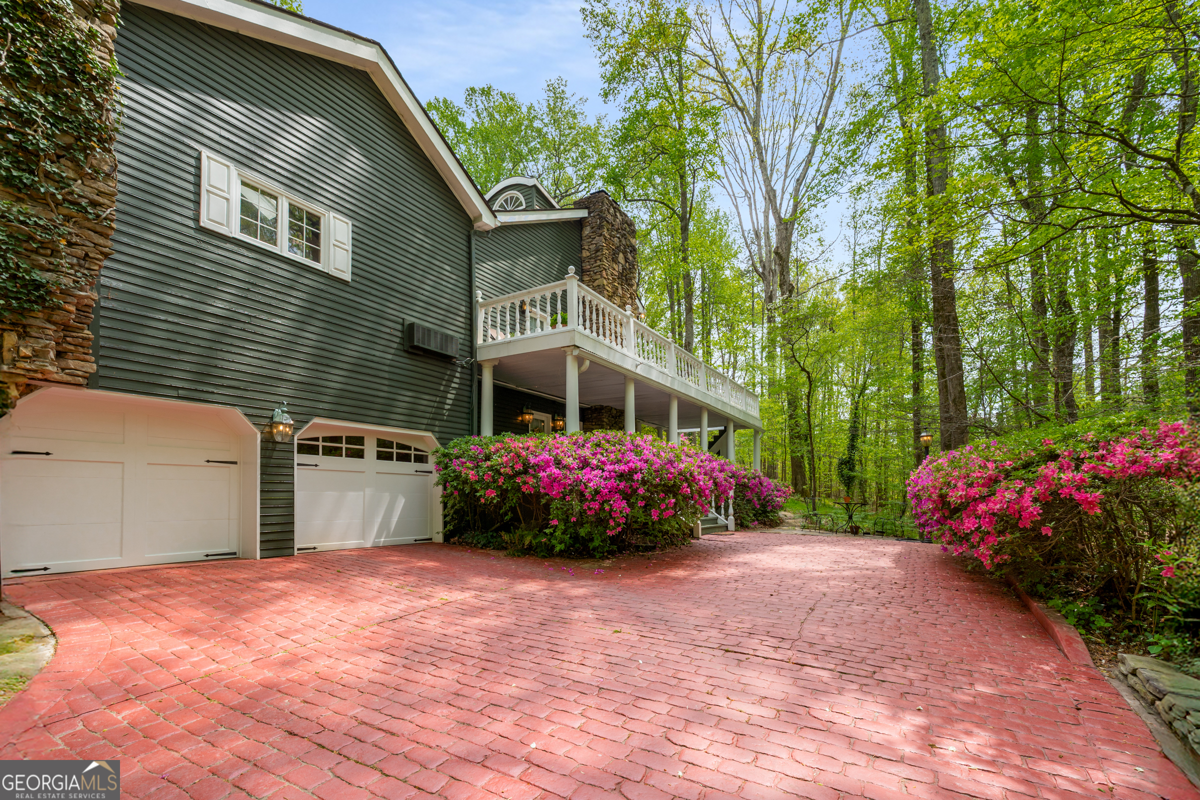 2977 Glover DR