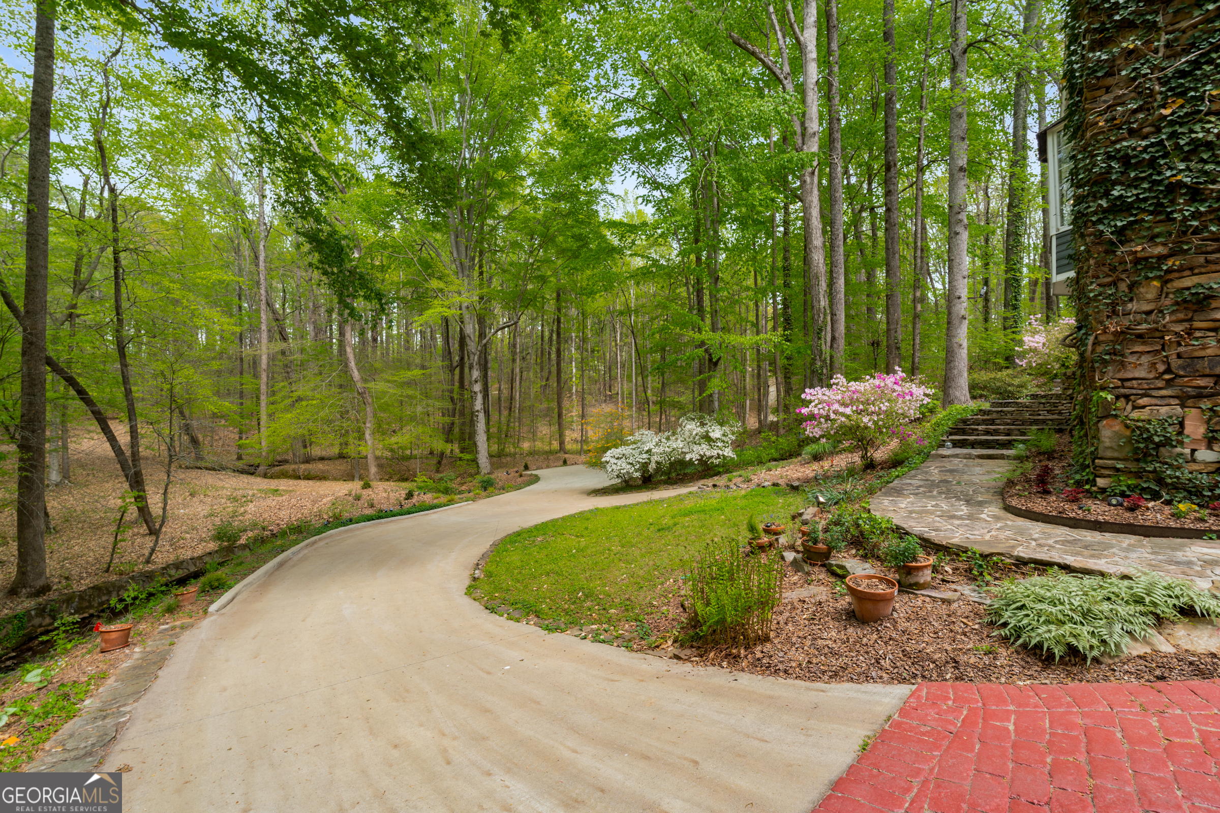 2977 Glover DR