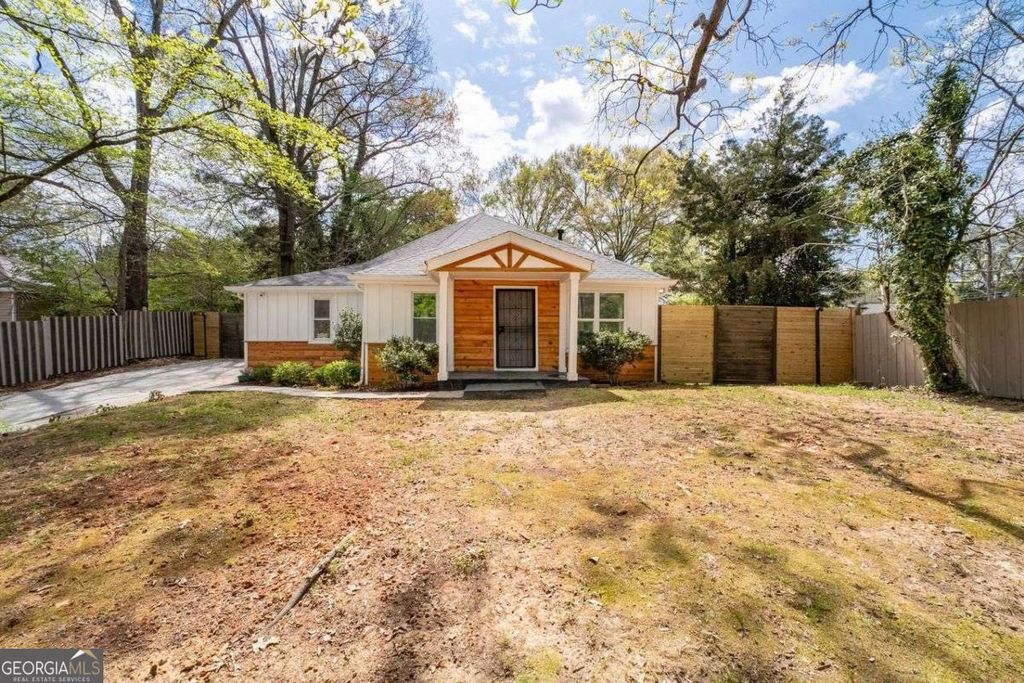 Photo of 2040 Penelope Street NW, Atlanta, GA 30314 (MLS # 10724812)