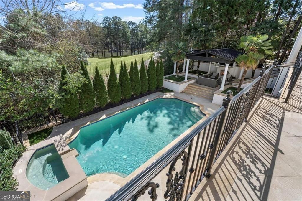 2270 Blackheath TRCE