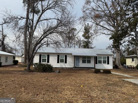 10 Grove ST Hazlehurst GA 31539